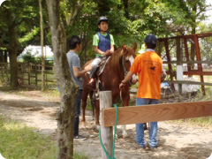 障害をもつ方のための乗馬会写真